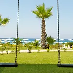 Capovaticano Thalasso Otel 4*