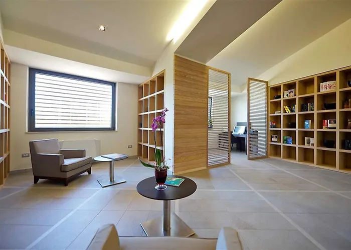 酒店 Capovaticano Thalasso 梵蒂冈角