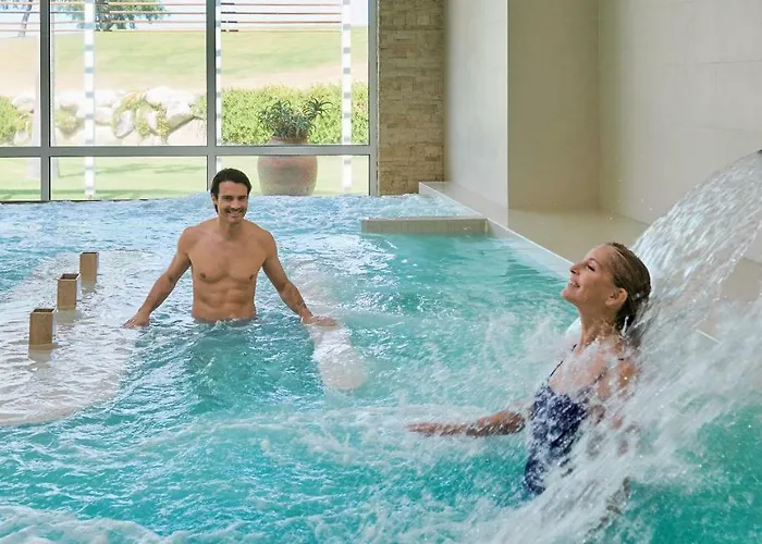 Capovaticano Thalasso 酒店